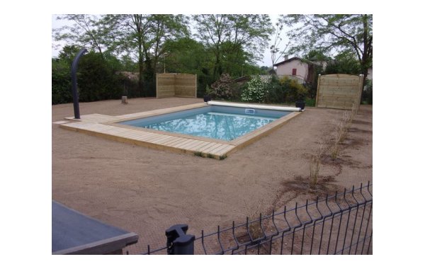 Installation et structure des abords d'une piscine