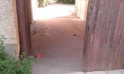 Réalisation d'un porche pour permettre l'accès à un cour dans l'Ain